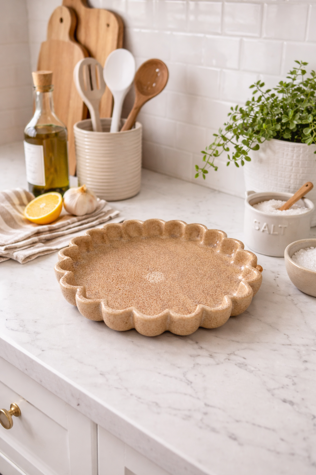 Ceramic Scallop Dish 9.6”