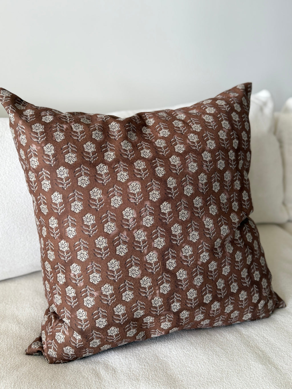 Roux Pillow 22”x22”