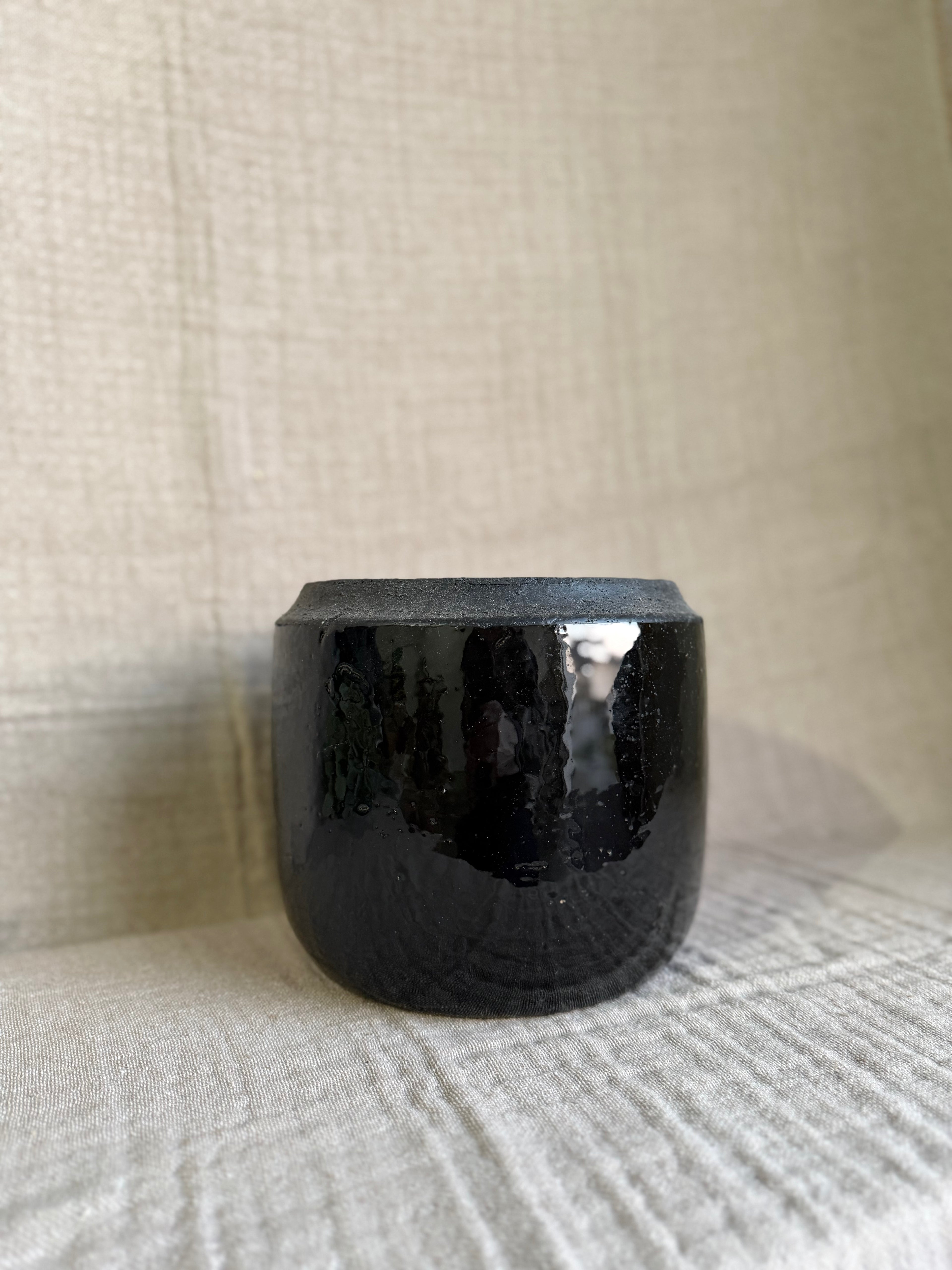 Glossed Black Vessel 7.7”