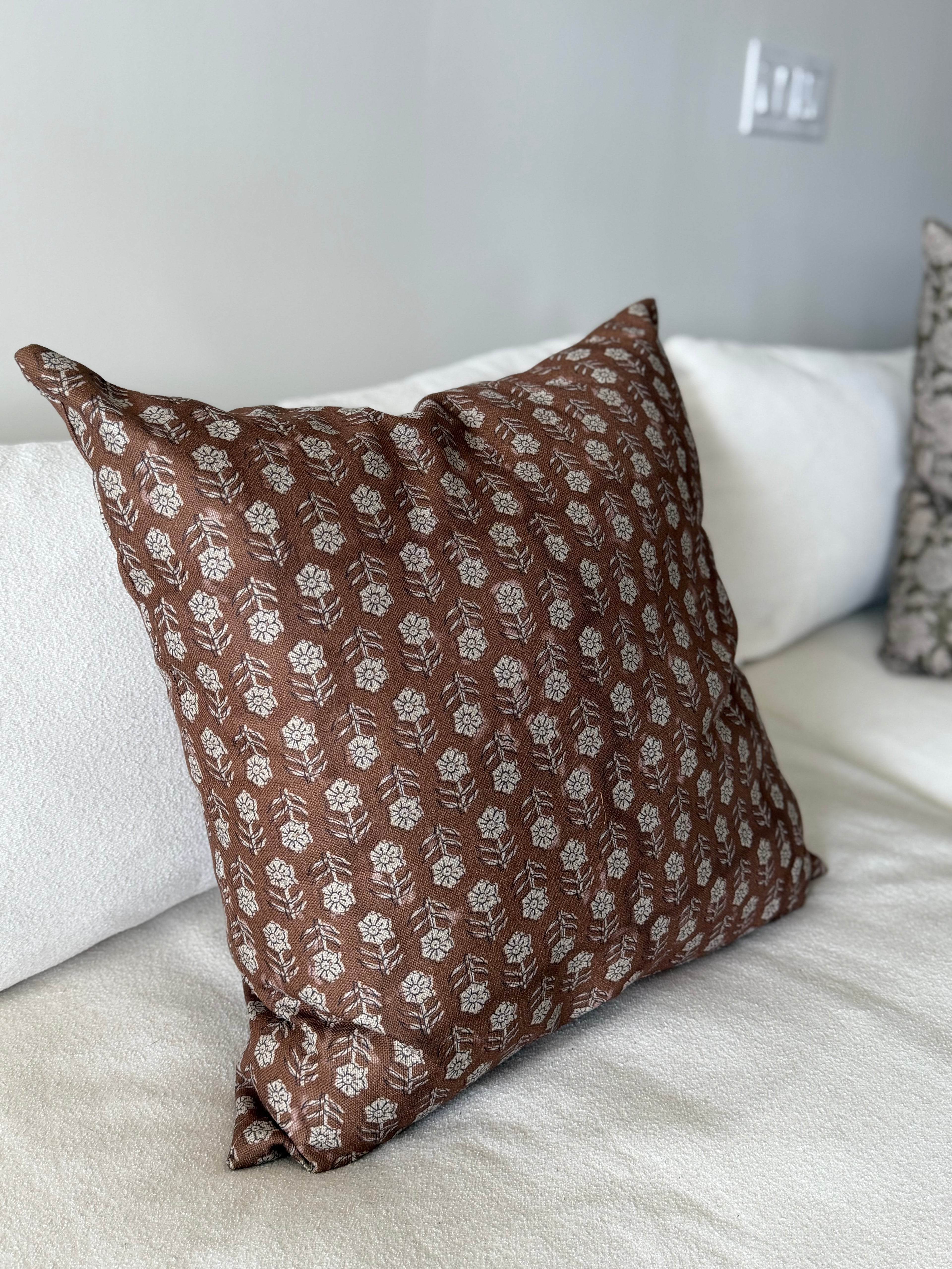 Roux Pillow 22”x22”