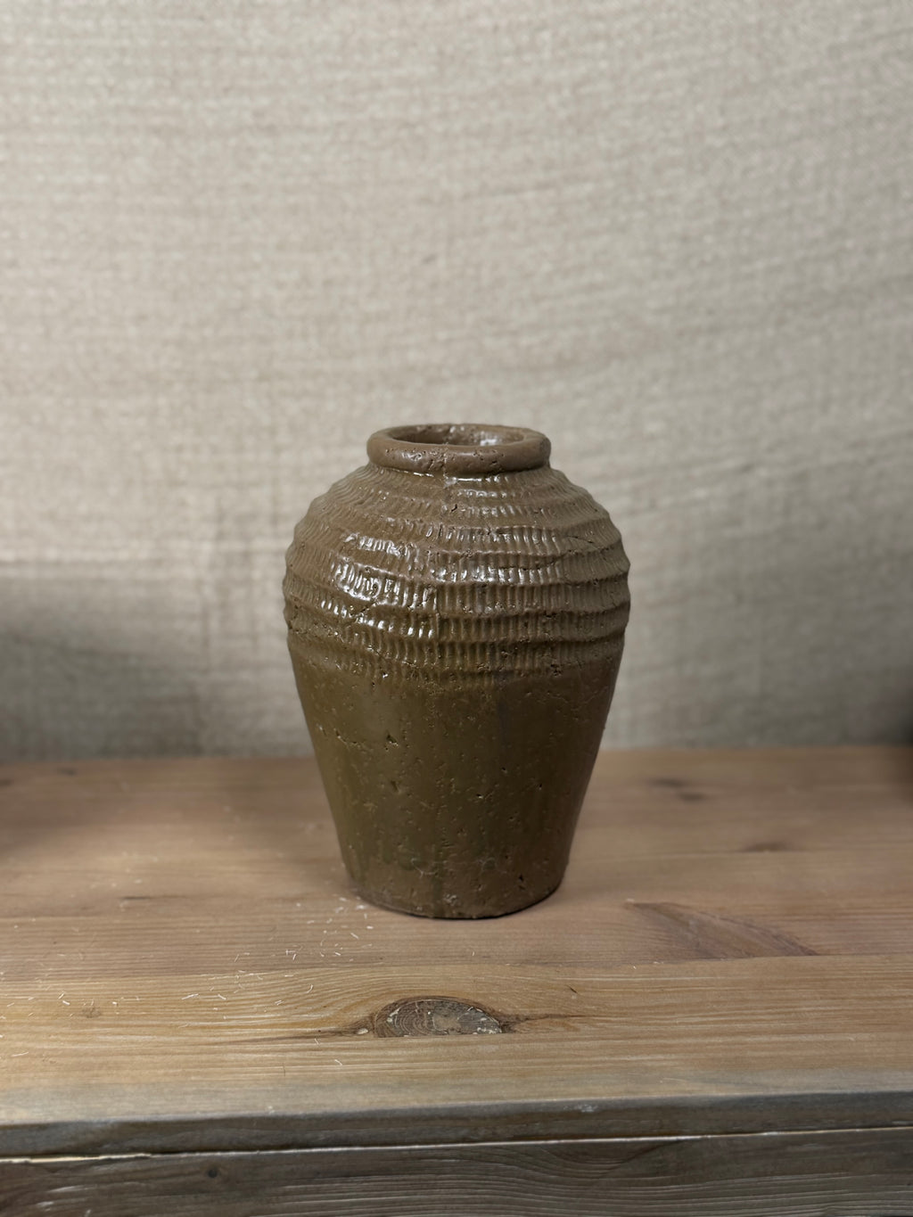 Medium Ribbed Bud Vase - Umber