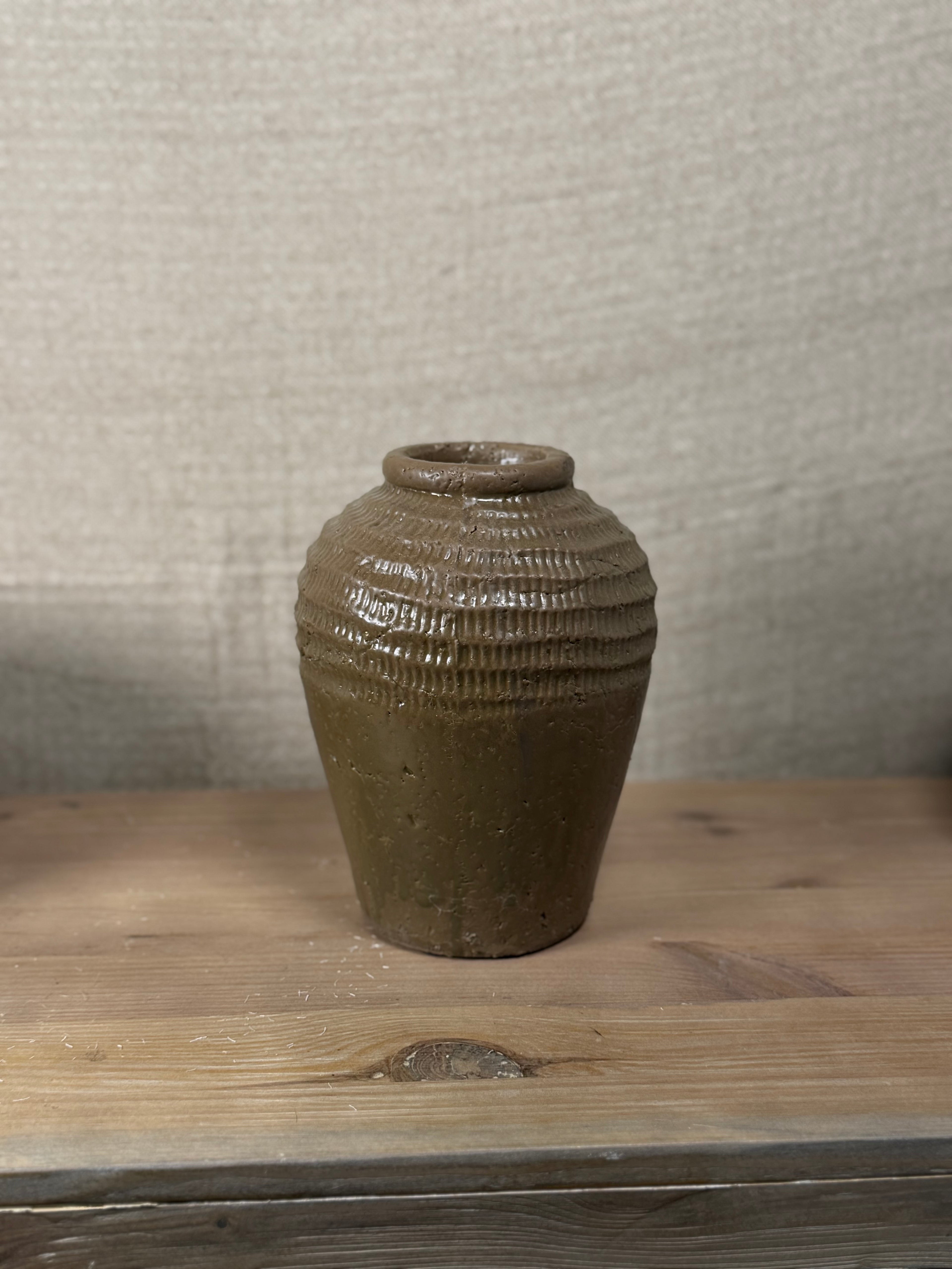 Medium Ribbed Bud Vase - Umber