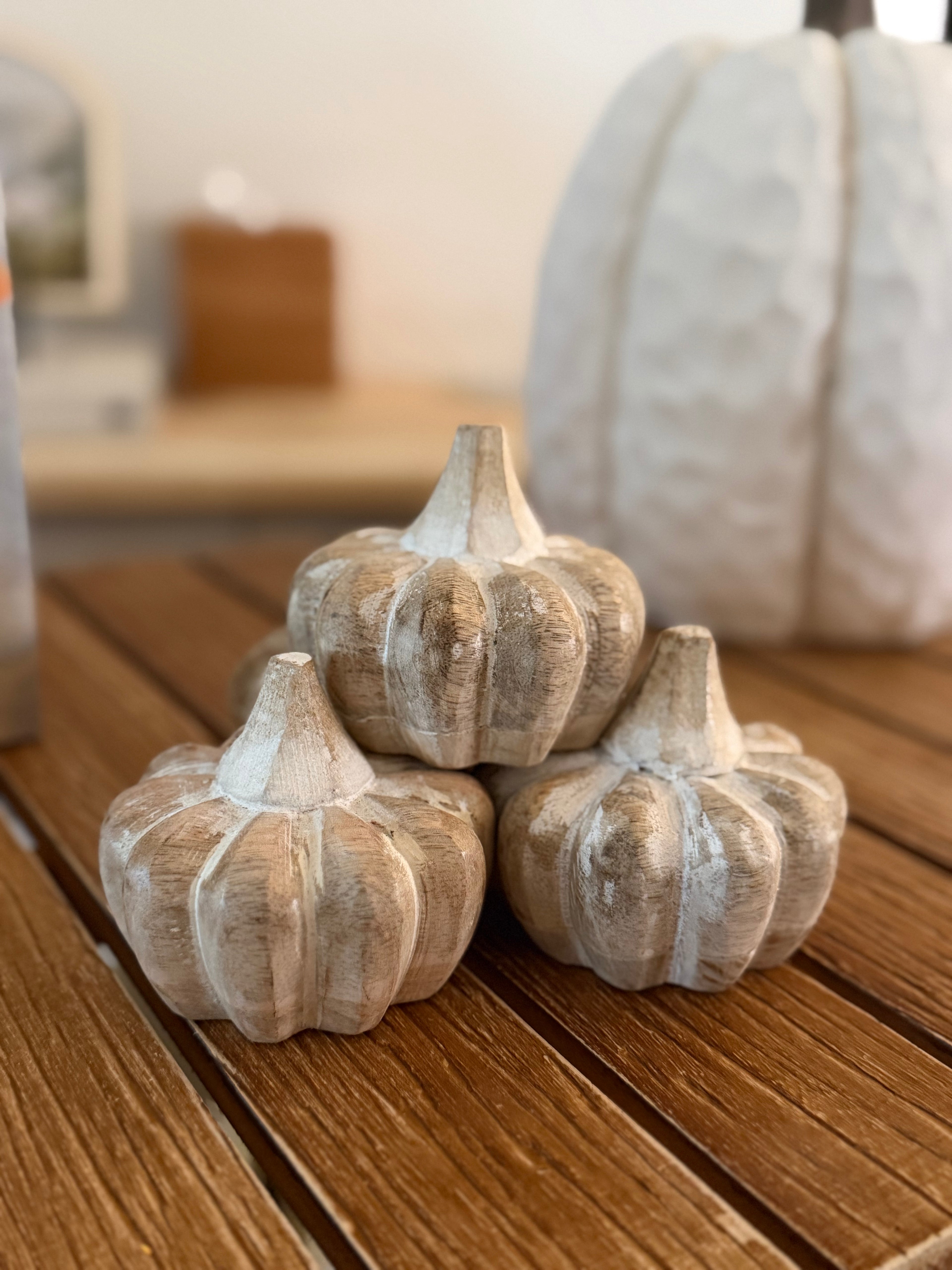 Whitewashed 3.5in Pumpkin Sitter