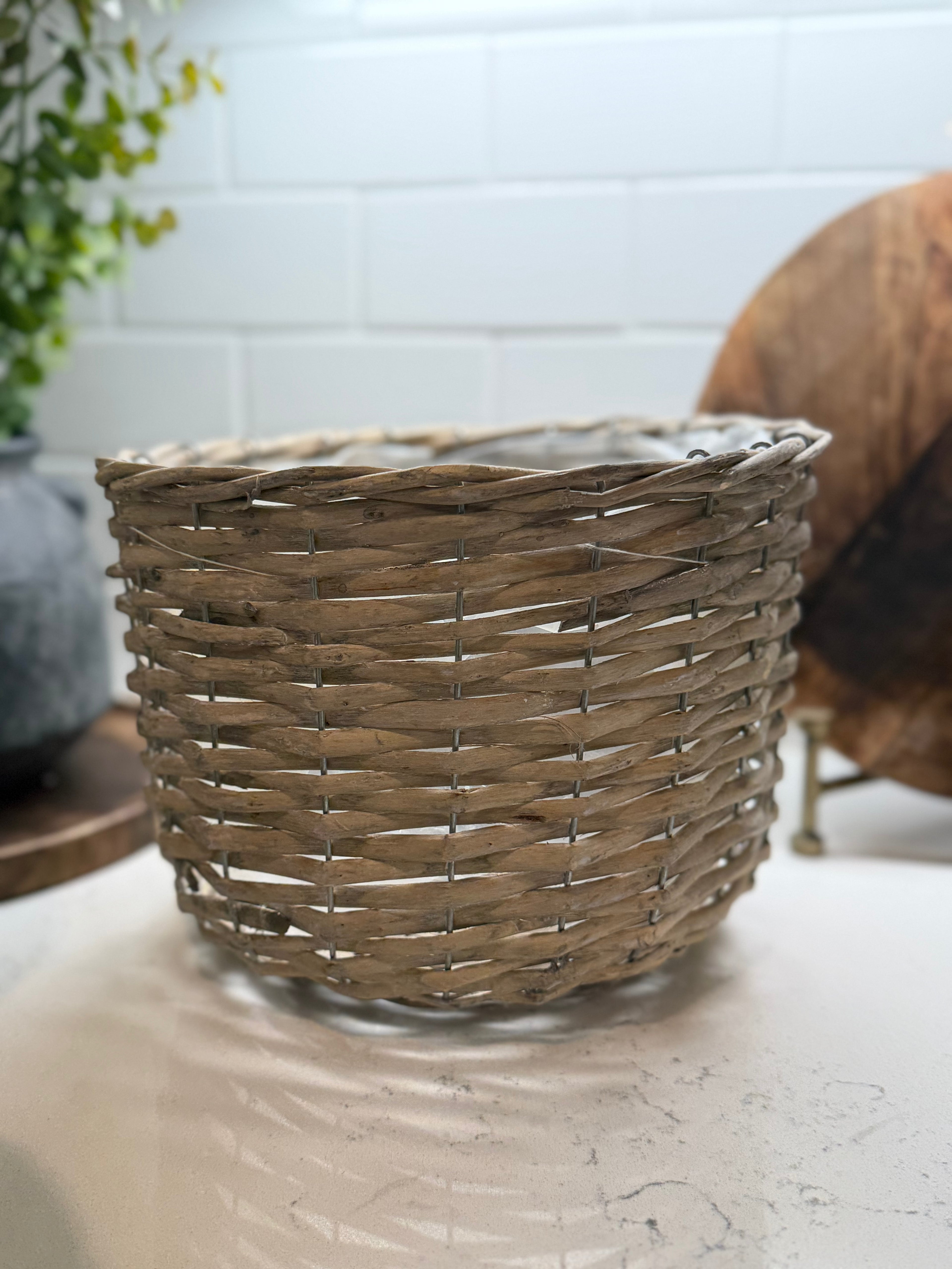 Leo Basket 7”