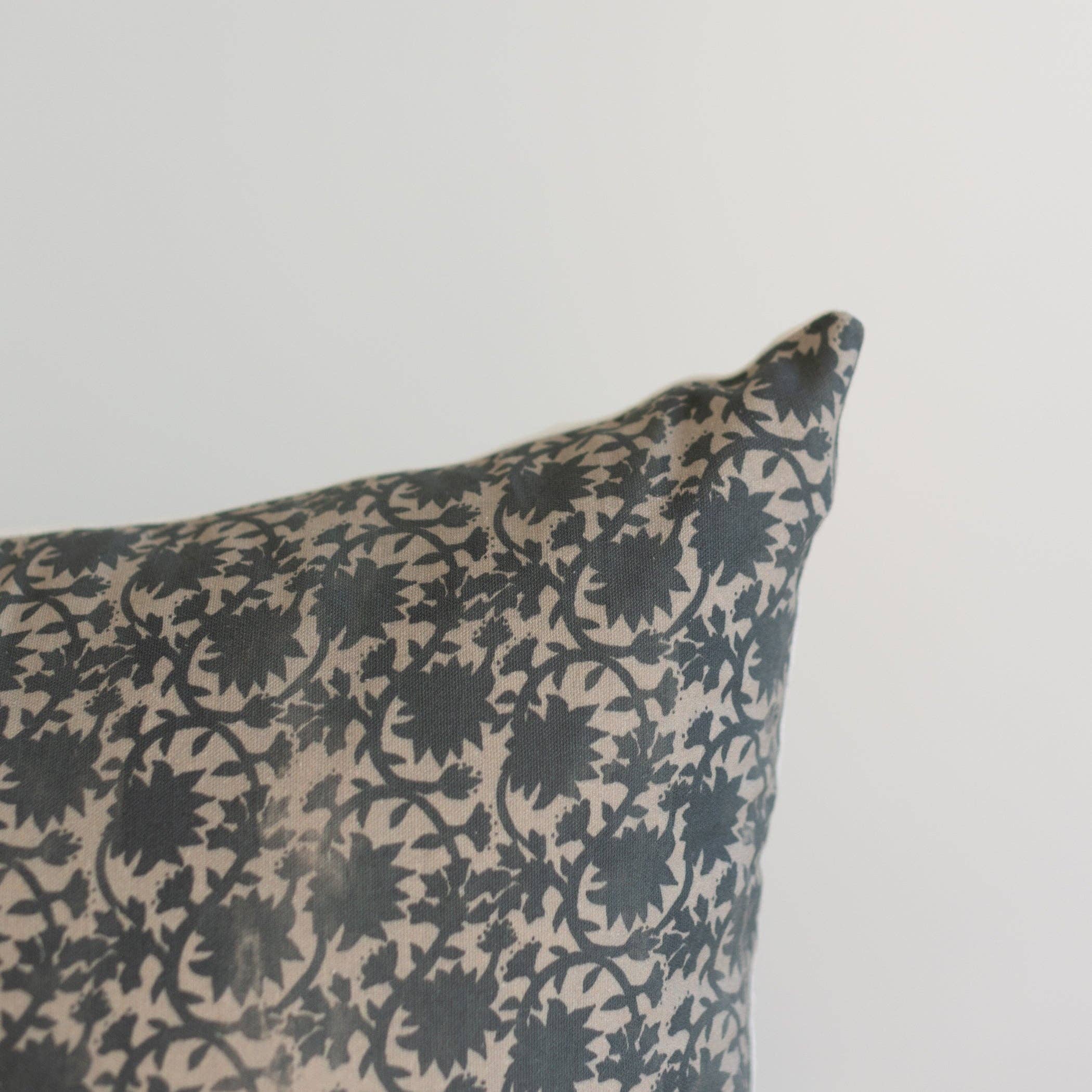 Briar Pillow Cover 22”